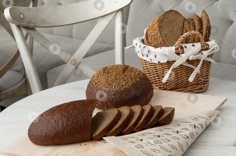 Скачать хлеб в плетеной корзинке фотосток Ozero
