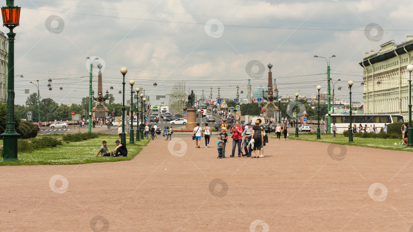 Скачать Суворовская площадь рядом с Марсовым полем. фотосток Ozero