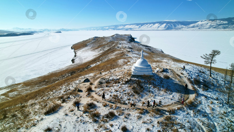 Скачать Буддийская ступа Просветления на острове Огой с воздуха. фотосток Ozero