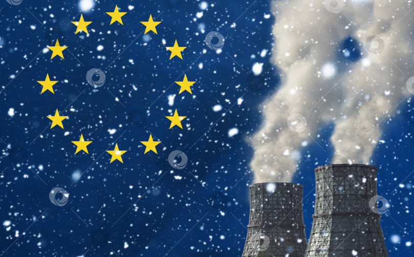 Скачать Тепловая электростанция на фоне флага Европейского Союза со снегом. с пространством для копирования. Концепция энергетического кризиса в Европе. фотосток Ozero