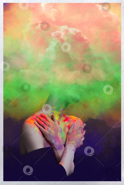 Скачать Яркий сюрреалистический портрет девушки в цветном дыму. Абстрактный коллаж на темном фоне. фотосток Ozero