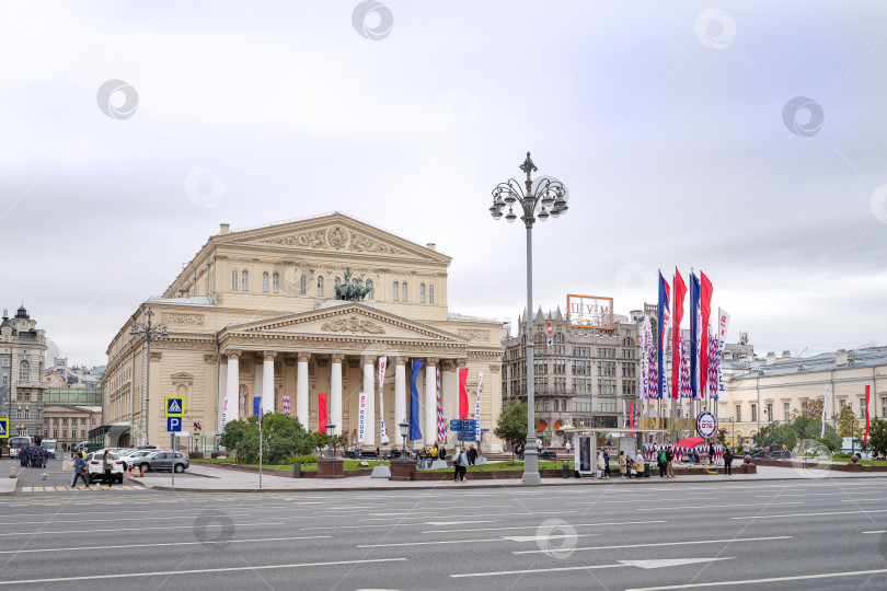 Скачать Полощадь перед Больним театром фотосток Ozero