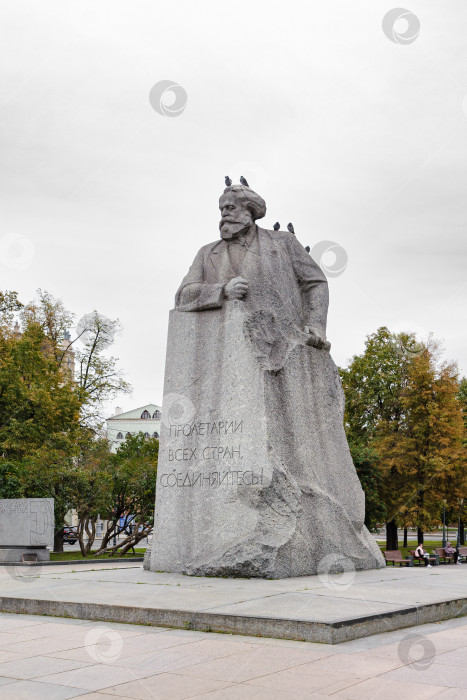 Скачать Памятник Карлу Марксу на площади Революции в Москве. фотосток Ozero