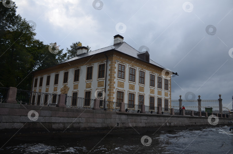 Скачать Летний двор Петра и в Летнем саду в Санктпетербурге фотосток Ozero