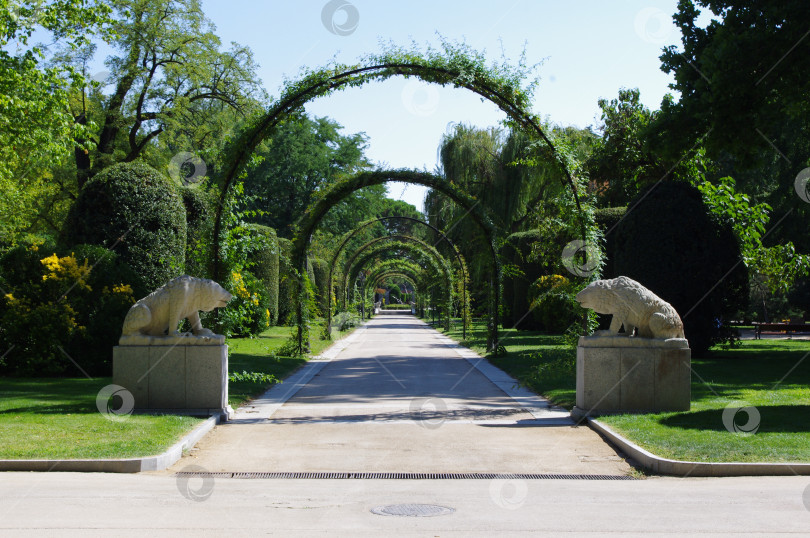 Скачать Сквер архитектора Герреро Паласиоса фотосток Ozero