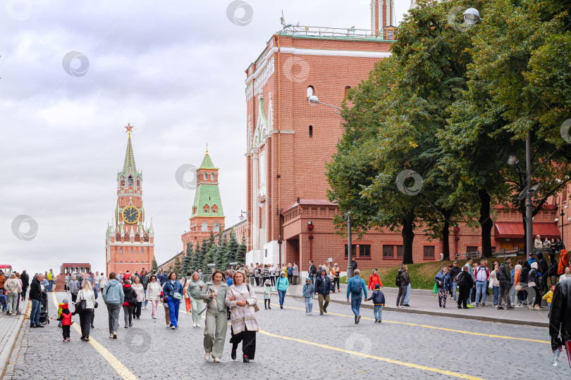 Скачать Москва. Вид на Красную площадь со стороны Кремлевского проезда. фотосток Ozero