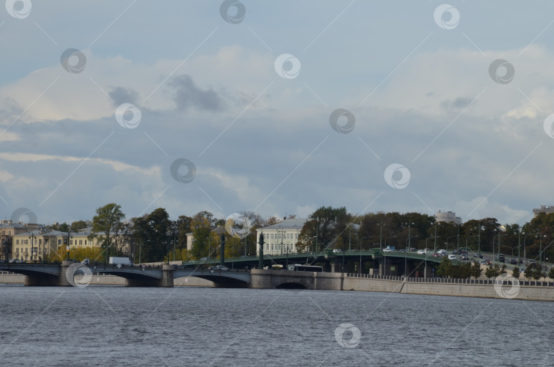 Скачать Ушаковский мост через реку Большая Невка и Ушаковский путепровод в Санкт-Петербурге фотосток Ozero
