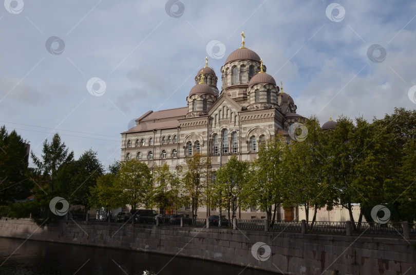 Скачать Иоанновский монастырь на реке Карповке в Санкт-Петербурге фотосток Ozero