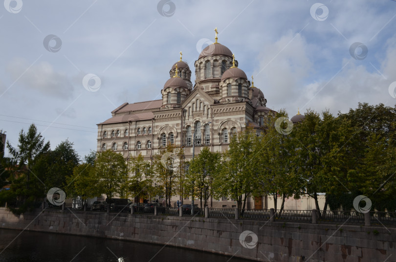 Скачать Иоанновский монастырь на реке Карповке в Санкт-Петербурге фотосток Ozero