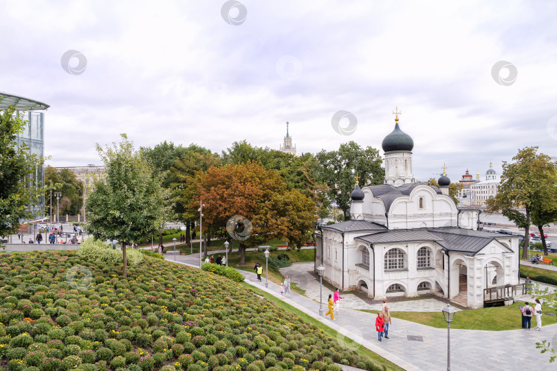 Скачать Москва, парк Зарядье, Церковь зачатия Анны в Зарядье фотосток Ozero