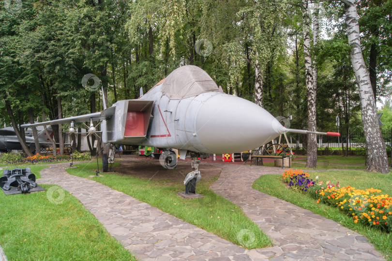 Скачать Военный самолет МИГ-21. фотосток Ozero