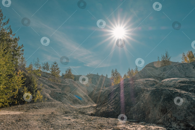 Скачать Фотография холмов в хороший солнечный день. фотосток Ozero