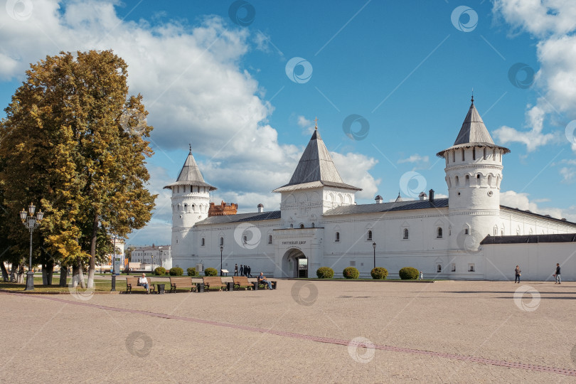 Скачать город Тобольск, площадь перед Гостиным двором. фотосток Ozero