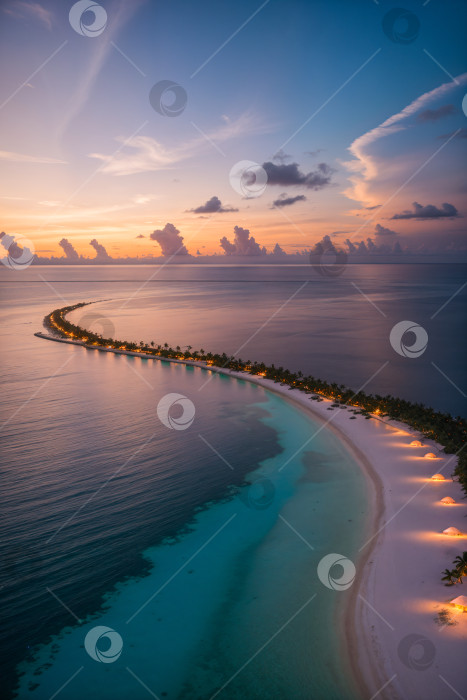 Скачать Вид с высоты птичьего полета на тропический остров Мальдивы во время захода солнца фотосток Ozero
