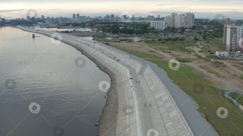 Скачать Городская набережная в Хабаровске. 2019 год. Съемка с беспилотника. фотосток Ozero