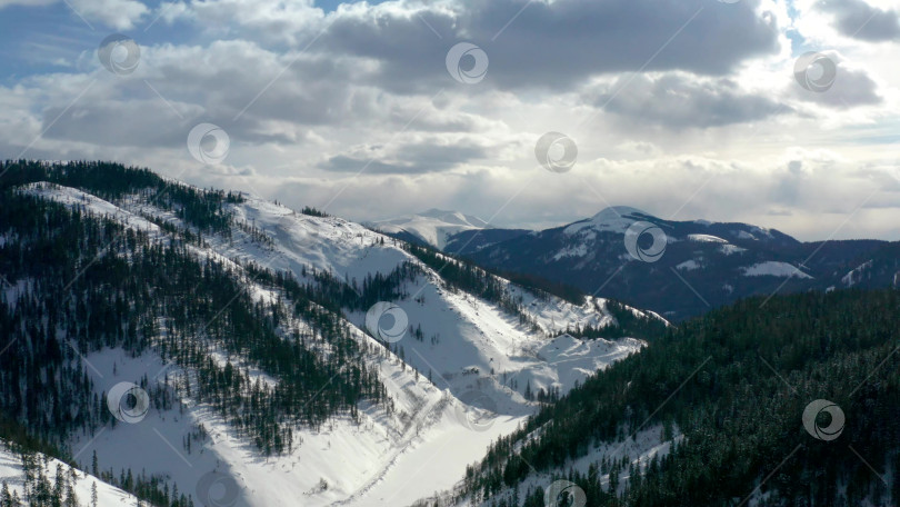 Скачать Окрестности горного озера Амут. 2019 год. Съемка с беспилотника. фотосток Ozero