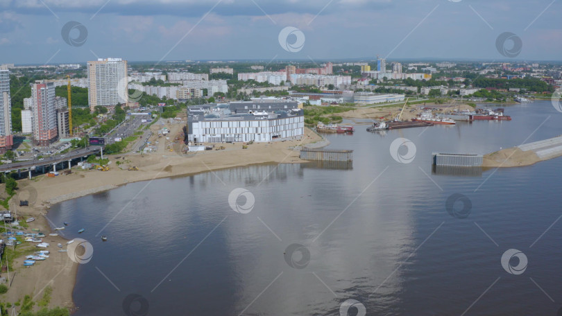 Скачать Строительство торгового центра в Хабаровске. фотосток Ozero