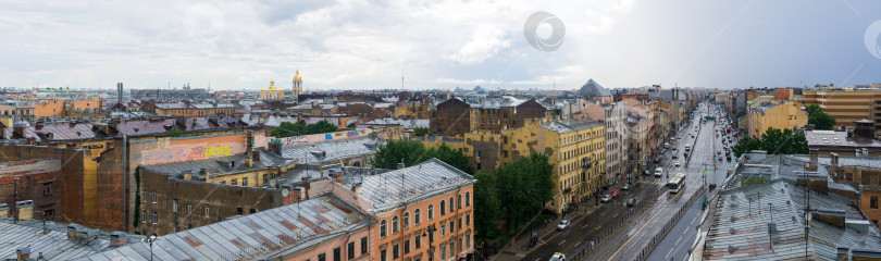 Скачать верхняя панорама Лиговского проспекта в историческом центре Санкт-Петербурга перед дождем фотосток Ozero