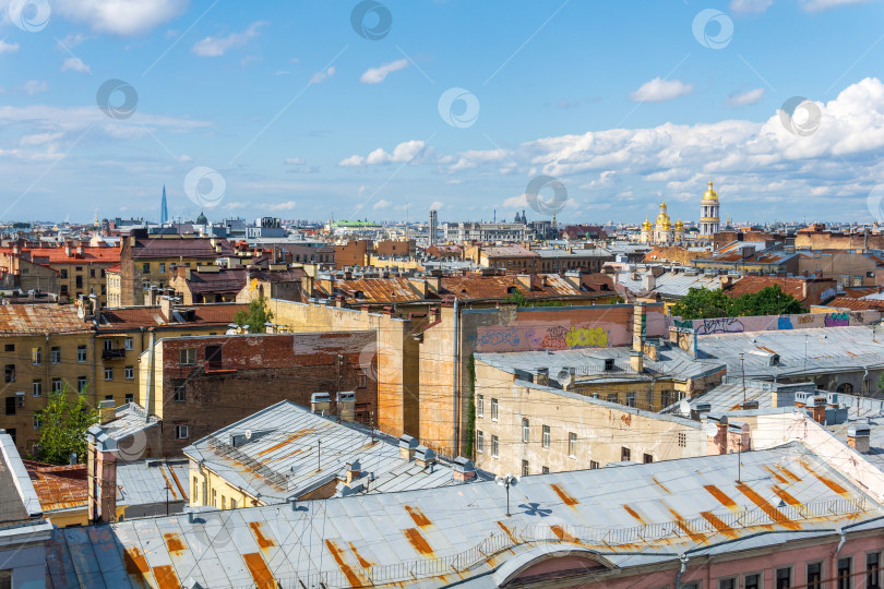 Скачать панорамный вид на городские крыши в историческом центре Санкт-Петербурга фотосток Ozero