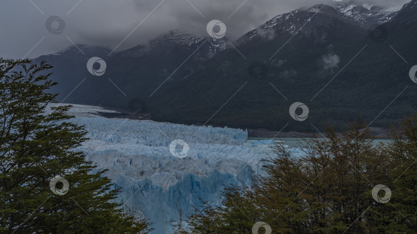 Скачать Знаменитый ледник Перито-Морено. фотосток Ozero