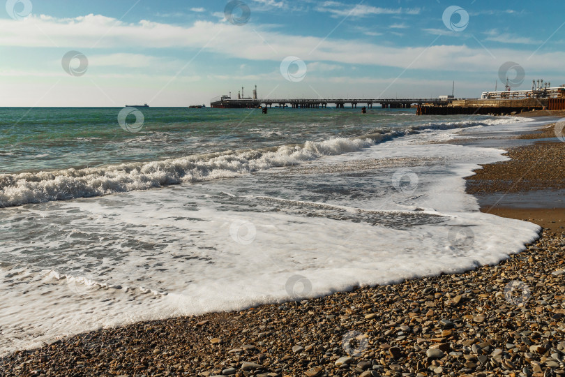 Скачать Мягкая морская волна на песчаном пляже. фотосток Ozero