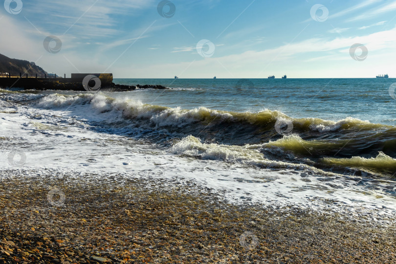 Скачать Сила воды в морском прибое. фотосток Ozero