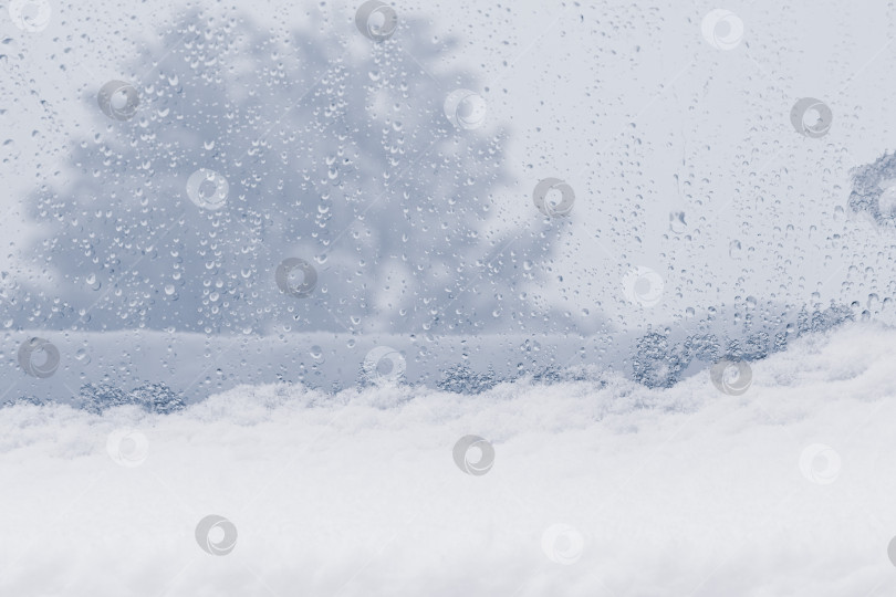 Скачать Оконное стекло покрыто снегом фотосток Ozero