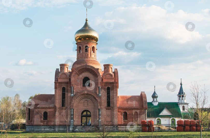 Скачать Строящийся православный храм фотосток Ozero