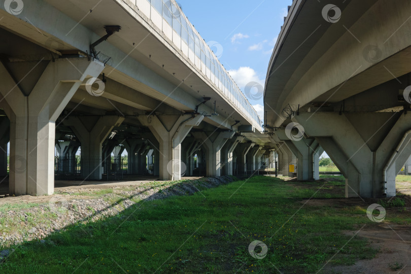 Скачать дорожная развязка на эстакадах над землей фотосток Ozero