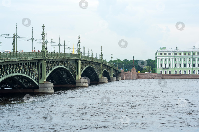 Скачать вид на Неву с исторического Троицкого моста в Санкт-Петербурге фотосток Ozero