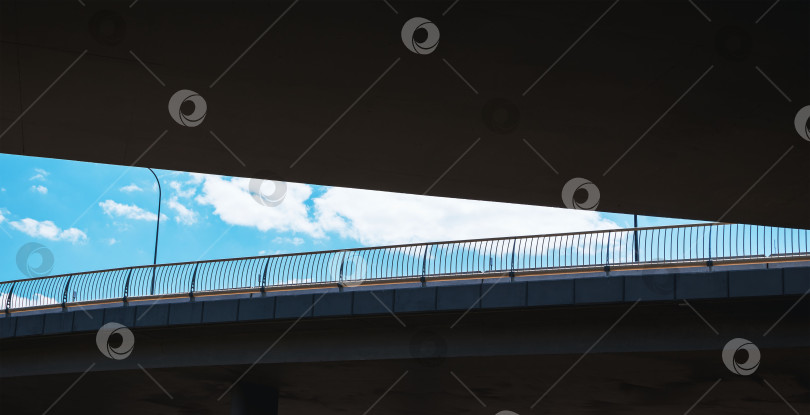Скачать Фрагмент большой мостовой эстакады фотосток Ozero