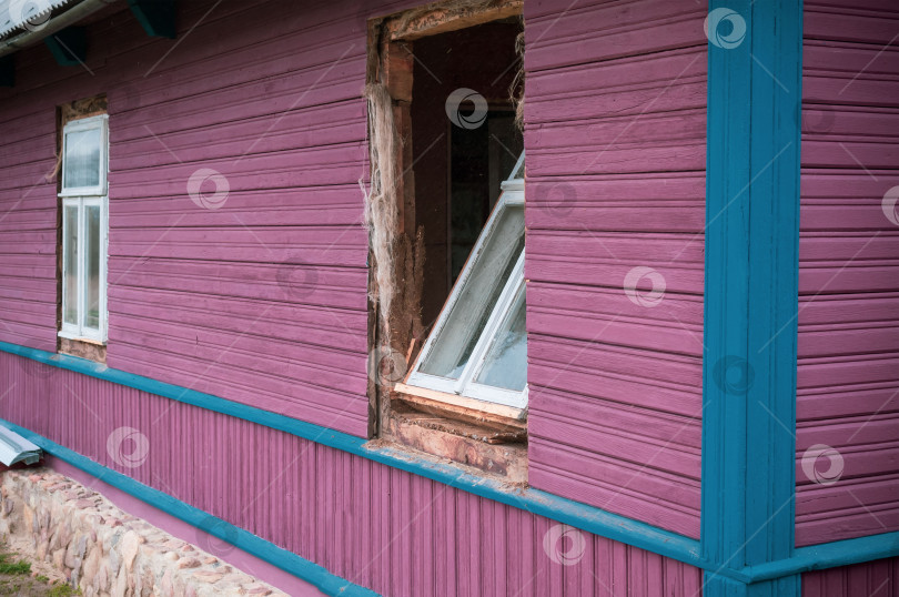 Скачать Реконструкция старого деревянного дома фотосток Ozero