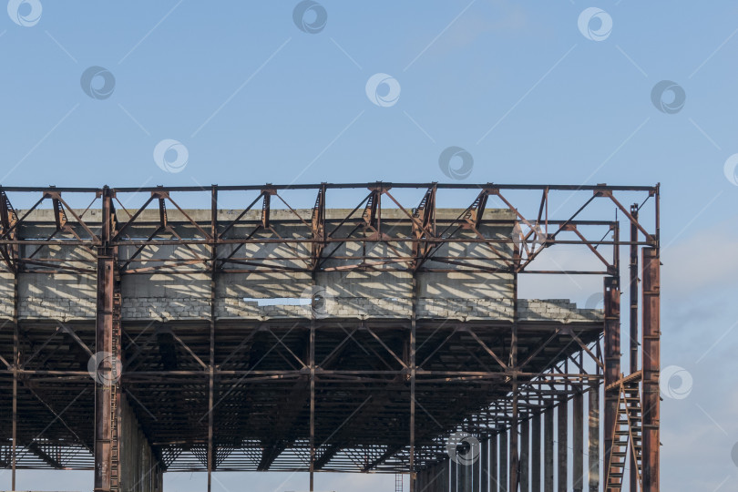 Скачать Фрагмент ржавого строения старой фабрики фотосток Ozero