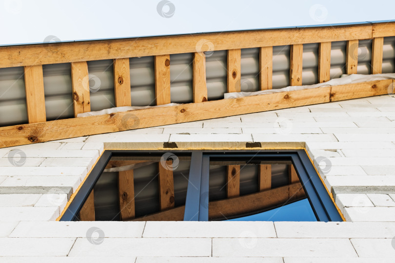 Скачать Новый строящийся дом с большими окнами фотосток Ozero