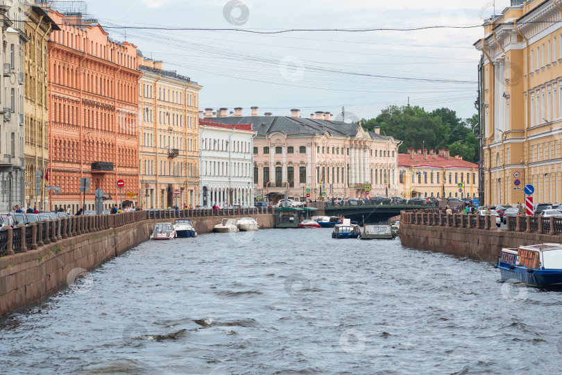 Скачать вид на набережную реки Мойки в историческом центре Санкт-Петербурга фотосток Ozero