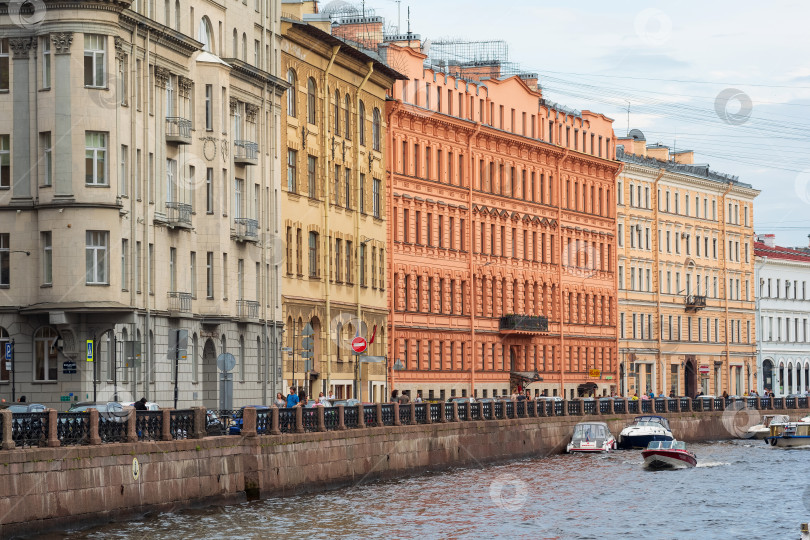 Скачать вид на набережную реки Мойки в историческом центре Санкт-Петербурга фотосток Ozero