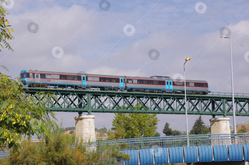 Скачать Мост и поезд фотосток Ozero