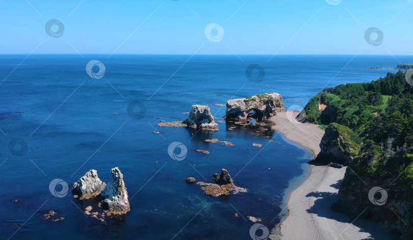 Скачать Сахалин, мыс Птичий, Великан, прибрежный пейзаж фотосток Ozero