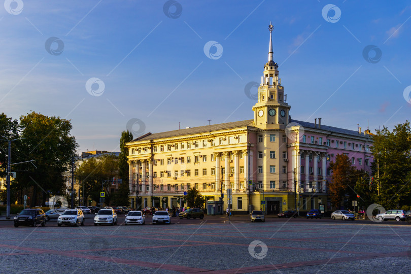 Скачать Здание с башней и часами. г. Воронеж, пл. Ленина, 8 фотосток Ozero