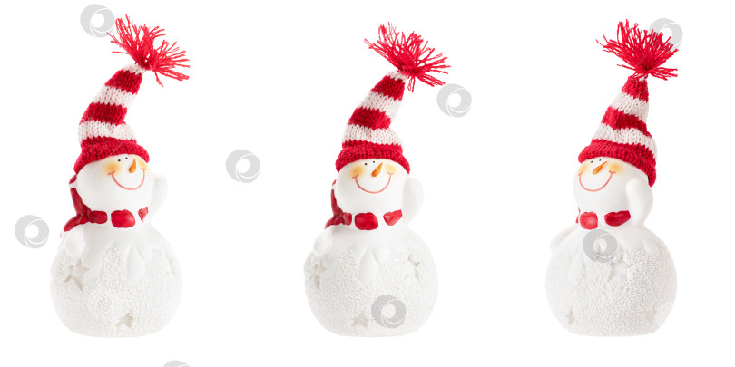 Скачать Фигурка забавного новогоднего снеговика в вязаной полосатой шапочке фотосток Ozero