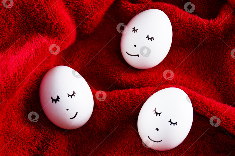 Скачать Пасхальные яйца как символ праздника спят фотосток Ozero