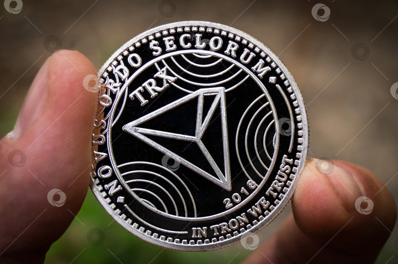 Скачать Tron TRX - это современный способ обмена, и эта криптовалюта является удобным платежным средством на финансовом и веб-рынке фотосток Ozero