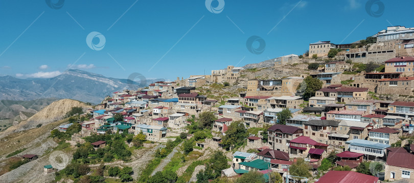 Скачать Село на склоне горы. Чох, Республика Дагестан, Россия фотосток Ozero