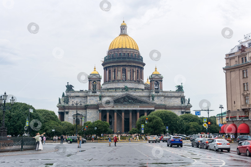 Скачать городской пейзаж исторического центра Санкт-Петербурга, Исаакиевский собор или вид на Исаакиевский собор фотосток Ozero