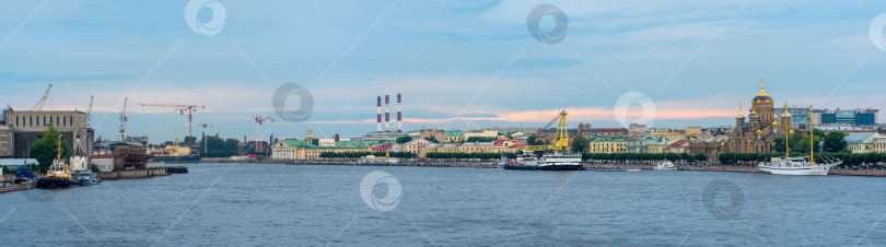 Скачать городской пейзаж исторического центра Санкт-Петербурга, вид на набережную Лейтенанта Шмидта с Благовещенского моста через Неву фотосток Ozero