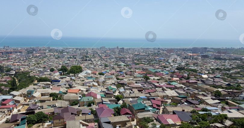 Скачать Панорамный вид на город Дербент, Дагестан, Россия фотосток Ozero