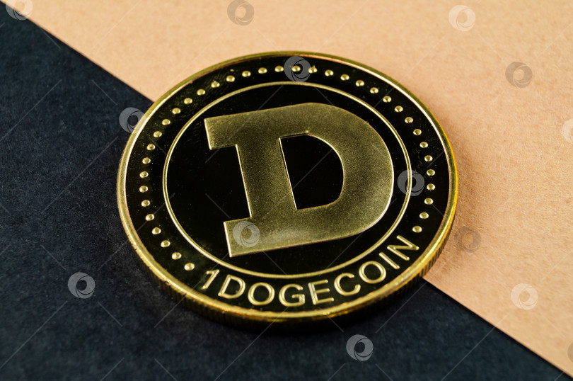 Скачать Dogecoin криптовалюта DOGE платежное средство в финансовом секторе фотосток Ozero