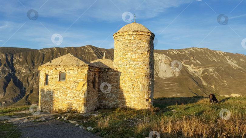 Скачать Каменная мечеть в горах Дагестана, Россия фотосток Ozero