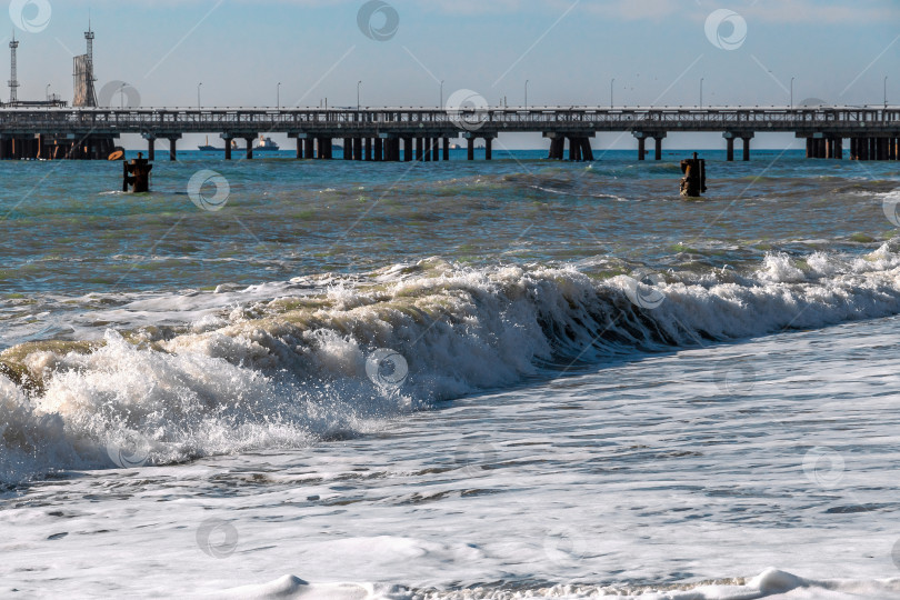 Скачать Прибрежные волны. Вид на волны Черного моря. фотосток Ozero