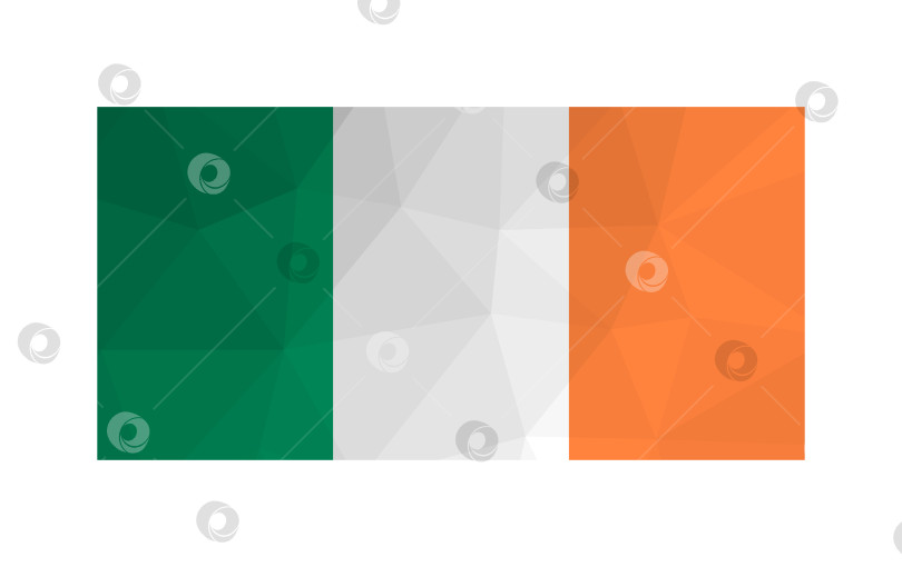 Скачать Векторная изолированная иллюстрация. Национальный ирландский флаг с трехцветным изображением зеленого, белого, оранжевого цветов. Официальный символ Республики Ирландия. Креативный дизайн в стиле low poly с треугольными формами. Эффект градиента. фотосток Ozero